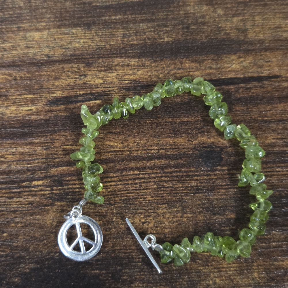 925 Sterling Peridot Chip Peace Bracelet
